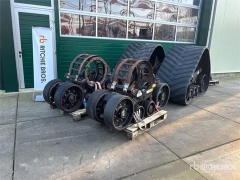 900 mm Set of Tracks Complete with CNH Brackets (bj 2019)