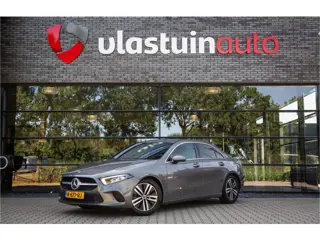 Mercedes-Benz A-Klasse 180 Premium Plus , Adaptive cruise control, Sfeerverlichting, Stoelverwarming