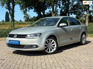 Volkswagen Jetta 1.4 TSI Highline 161pk Automaat / Navigatie / Parkeersensoren rondom