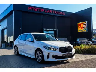 BMW 1-serie 118i Executive M-Sport, Sfeerverlichting, LED, Stoelverw, Stuurwiel verw.