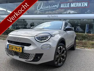 Fiat 600E La Prima 54 kWh Achteruitrijcamera - Apple carplay - Draadloze telefoonoplader - Parkeerse