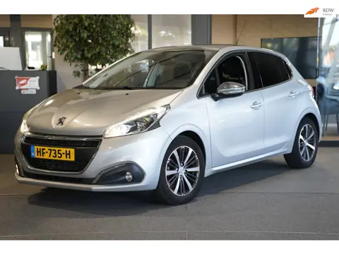 Peugeot 208 1.2 PureTech Allure Pano Navi Trek Cruise Pdc Led