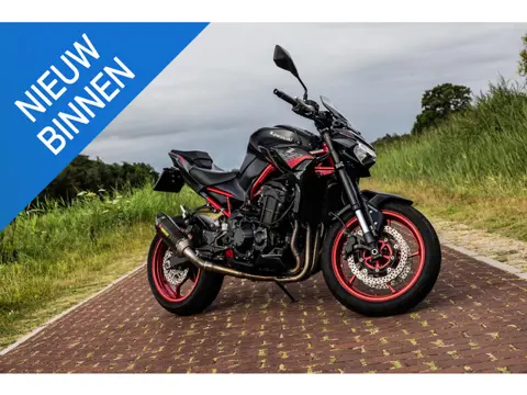 Kawasaki Z900 performance vol Akraprovic 92kw slechts 4800km!