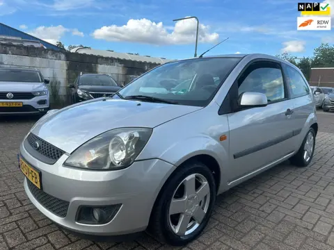 Ford Fiesta 1.4-Futura AIRCO/ LM VELGEN/ TREKHAAK!
