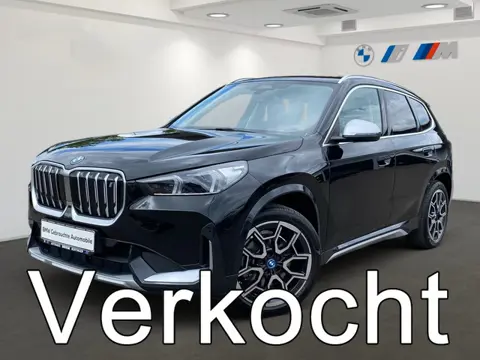 BMW iX1 xDrive30 67 kWh (230kW/313pk) ** LED, LEDER, PANO, TREKH, DRIV. ASS+, 19-inch LMV ** 1e EIG 