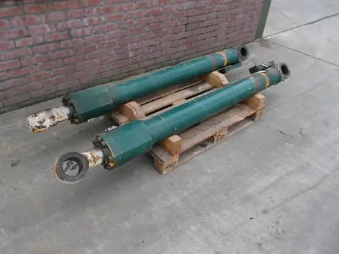 Hyundai R290LC hefcilinders (bj 2007)