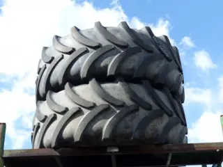 R30 Vredestein 540/65R30