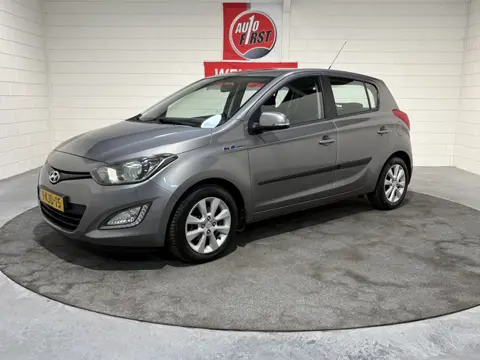 Hyundai i20 1.4i i-Vision, 100 PK, Airco, Cruise, Parkeersensoren, Afn trekhaak, Blue tooth, 15 inch