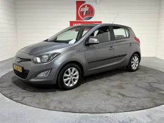 Hyundai i20 1.4i i-Vision, 100 PK, Airco, Cruise, Parkeersensoren, Afn trekhaak, Blue tooth, 15 inch