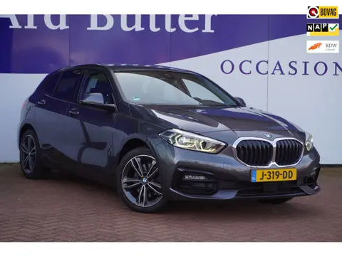 BMW 1-serie 118i Executive Edition Sportline / LED / ORIG-NL / Privacy-Glass / Carplay / Sfeerverlic