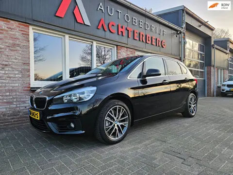 BMW 2-serie Active Tourer 218i Trekhaak! Navigatie! Elektrische Achterklep! Airco! Cruise Control! N