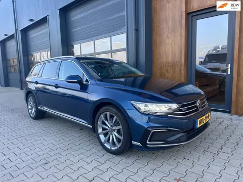 Volkswagen Passat Variant 1.4 TSI PHEV GTE trekhaak l 360 camera l stoelverwarming l virtual dash