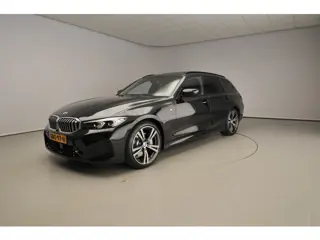 BMW 3-serie Touring 330i | M-Sportpakket | LED | HUD | Active cruise | Panoranadak | Trekhaak | Spor