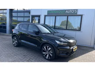 Volvo XC40 Recharge Pro is een luxe, volledig elektrische uitvoering van de populaire compacte SUV. 