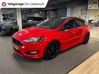 Ford Focus 1.5 Titanium / navi / cruisecontrol / net nieuwe motor / super nette staat