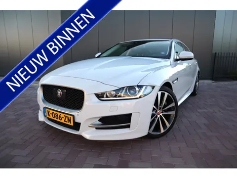 Jaguar XE 2.0 Portfolio R-Sport Automaat Panoramadak Leder Navigatie Camera  Meridian audio. Etc.