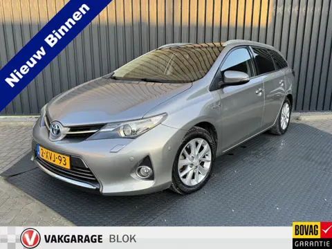 Toyota Auris Touring Sports 1.8 Hybrid Lease+ | Panodak | Stoelverw. | Parkeersensoren V&A | Camera 