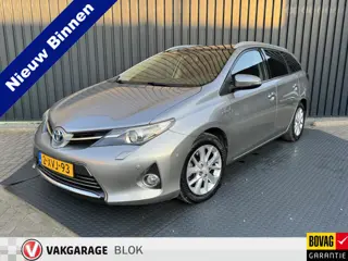 Toyota Auris Touring Sports 1.8 Hybrid Lease+ | Panodak | Stoelverw. | Parkeersensoren V&A | Camera 