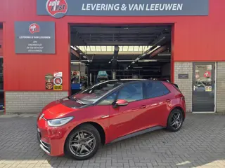Volkswagen ID.3 Pro Business 59 kWh Parkeersensoren voor + achter/ Stoel en stuurverwarming/ Camera/