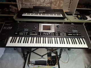 Roland G70 met SRX-03 Studio Expansion Card en sampler