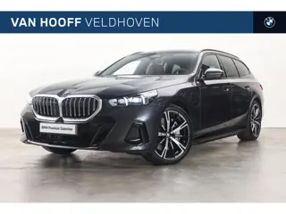 BMW 5 Serie Touring 550e xDrive M Sport Automaat / Trekhaak / Panoramadak / Comfortstoelen / Comfort