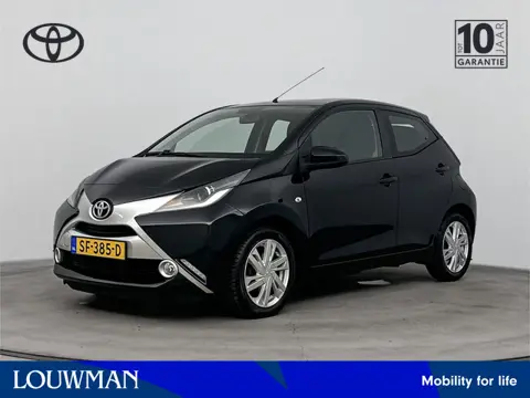 Toyota Aygo 1.0 VVT-i x-play | Airco | Achteruitrijcamera | Bluetooth | Elektrische ramen voor | Ele