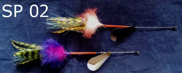 Set SP 02 van 2 stuks Snoekspinners met streamer € 11,80 per set