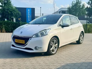 Peugeot 208 1.2 VTi Allure Panorama White