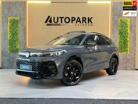 Volkswagen TIGUAN 1.5 eHybrid 3x R-Line Edition|PANO|MASSAGE|360 CAM|TREKHAAK|KEYLESS|IQ LIGHT|MEMOR