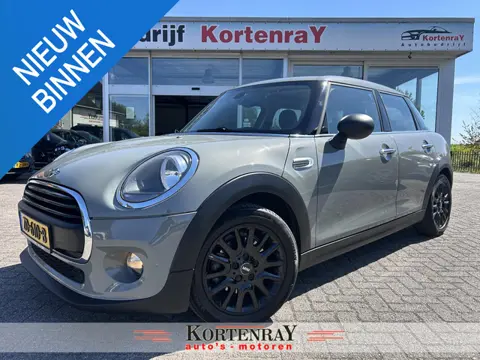 MINI 5-Deurs 1.5 One Business Edition CarPlay/Cruise control/Airco/pdc/Navigatie/Nieuwstaat/100% dea