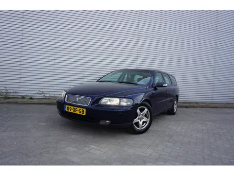 Volvo V70 2.4D Edition Airco / Cruise / Elektr. ramen / Trekhaak / Lm velgen / NAP / Apk t/m 04-2027