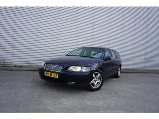 Volvo V70 2.4D Edition Airco / Cruise / Elektr. ramen / Trekhaak / Lm velgen / NAP / Apk t/m 04-2027
