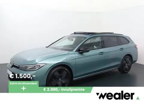 Volkswagen Passat Variant R-Line Edition 1.5 eHybrid 150 kW / 204 PK DSG | Black Style | Multimedia 