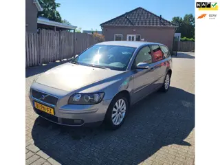 Volvo V50 2.4 Momentum, Clima, CruisC, Trekhaak, APK 06/27!