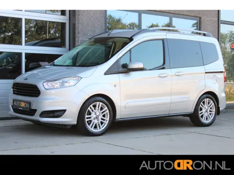 Ford Tourneo Courier 1.0 Titanium 5 Persoons & Dealer Onderhouden