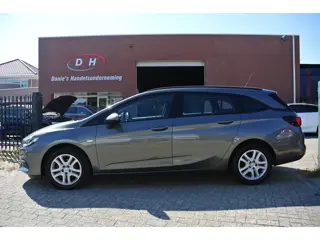 Opel Astra Sports Tourer 1.2 Business Edition airco nieuwe apk inruil mogelijk