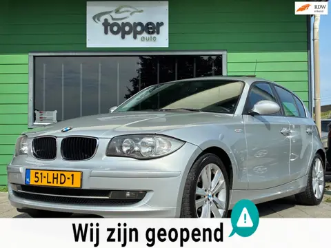 BMW 1-serie 118i Business Line|1e Eigenaar|Panoramadak|Navigatie|ClimateControl|Trekhaak