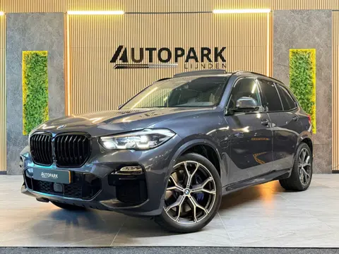 BMW X5 XDrive45e High Executive M-SPORT|PANO|HuD|H&K|360CAM|KEYLESS|TREKHAAK|AUTOPILOT|DEALER ONDERH