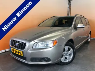 Volvo V70 2.5T 200pk automaat | trekhaak | winterset metallic | leer