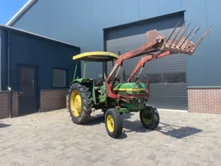 John Deere 1130 met voorlader en 1040 - beide 2wd en kenteken fendt ford international