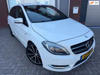 Mercedes-Benz B-klasse 180 Ambition / Navi / Leder / PDC / Cruise
