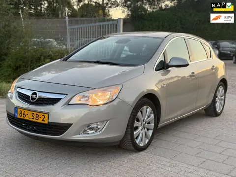 Opel Astra 1.6 Cosmo AUTOMAAT AIRCO CRUISE TREKHAAK