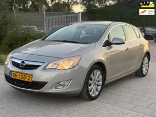 Opel Astra 1.6 Cosmo AUTOMAAT AIRCO CRUISE TREKHAAK