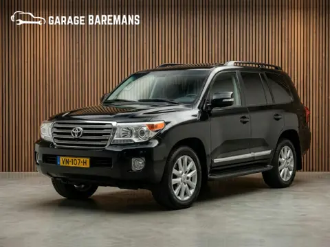 Toyota Land Cruiser 200 4.5 V8 D-4D Executive Standard Roof Window Van