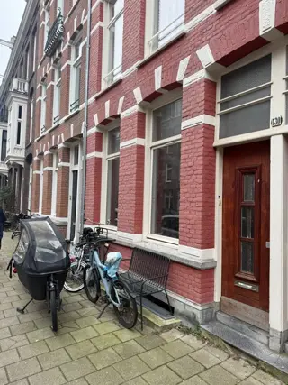 Woning aan de Eerste Helmersstraat te Amsterdam