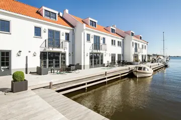 Woning aan de Oud-Loosdrechtsedijk te Loosdrecht