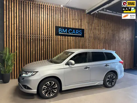 Mitsubishi Outlander 2.0 PHEV Premium Camera,Trkhaak,Navi