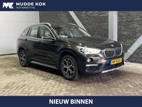 BMW X1 xDrive20i High Executive | Panoramadak | Head-Up | Leder | Stoelverwarming | Camera | 18 Inch
