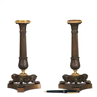 Stel van 2 bronzen deels vergulde kandelaren empire ca 1810