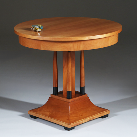 Art Deco Salontafel in blond kersen met zwart gelakte details ca 1915